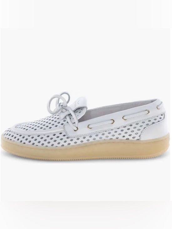 Voile Blanche Shoes - NWT VOILE BLANCHE Olivia Wind Boat Shoe in White